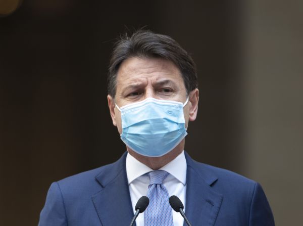 Coronavirus, Conte “Momento responsabilità, nessuno soffi sul fuoco”