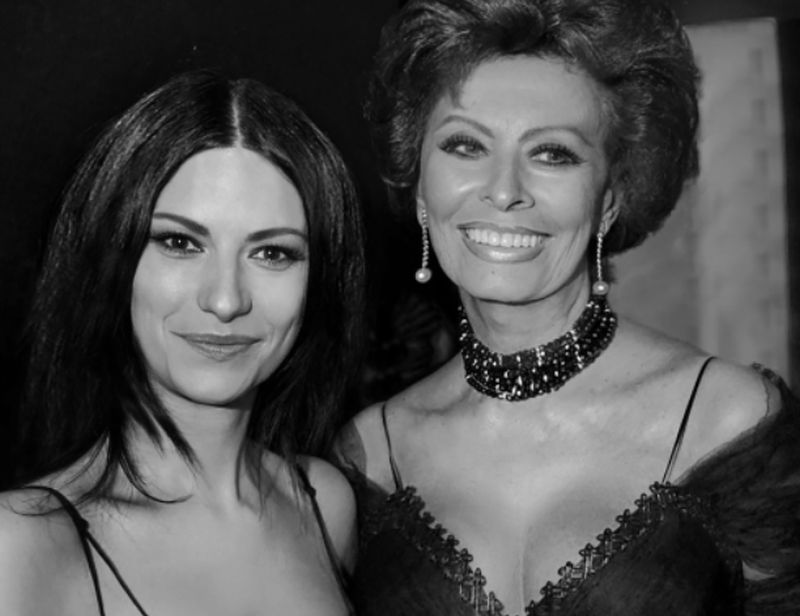 Laura Pausini, arriva il video “Io sì/Seen” con il cameo di Sophia loren