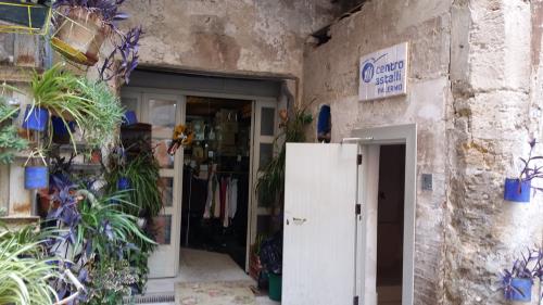 Cinque positivi al centro per immigrati Astalli di Palermo