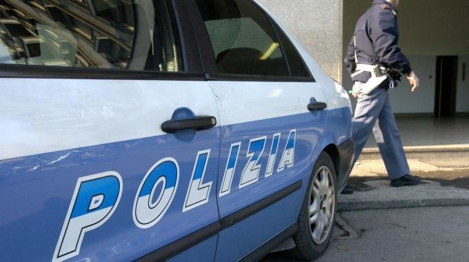 Nicosia, aggredisce gli agenti e rifiuta l’identificazione: arrestato