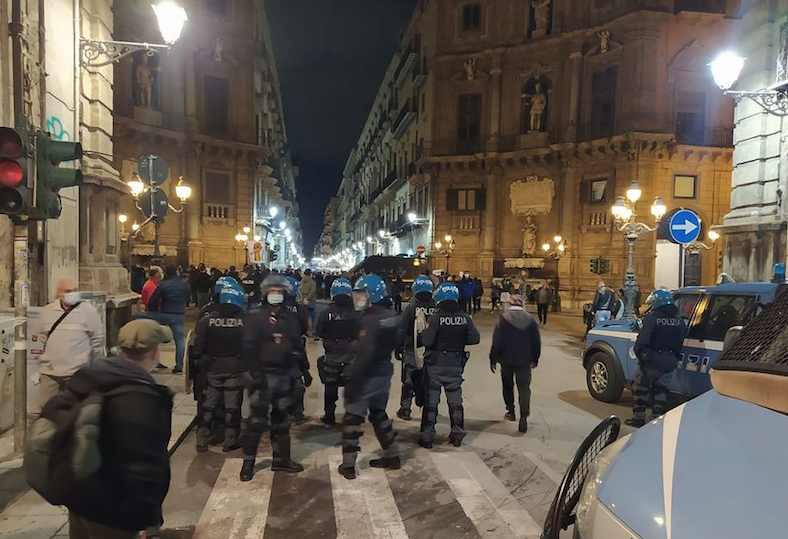 Proteste a Palermo contro il Dpcm: scontri e due fermati