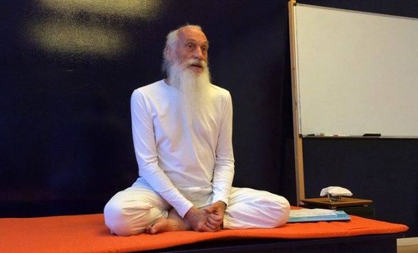 Addio al maestro Aruna Nath Giri: portò lo yoga in Sicilia
