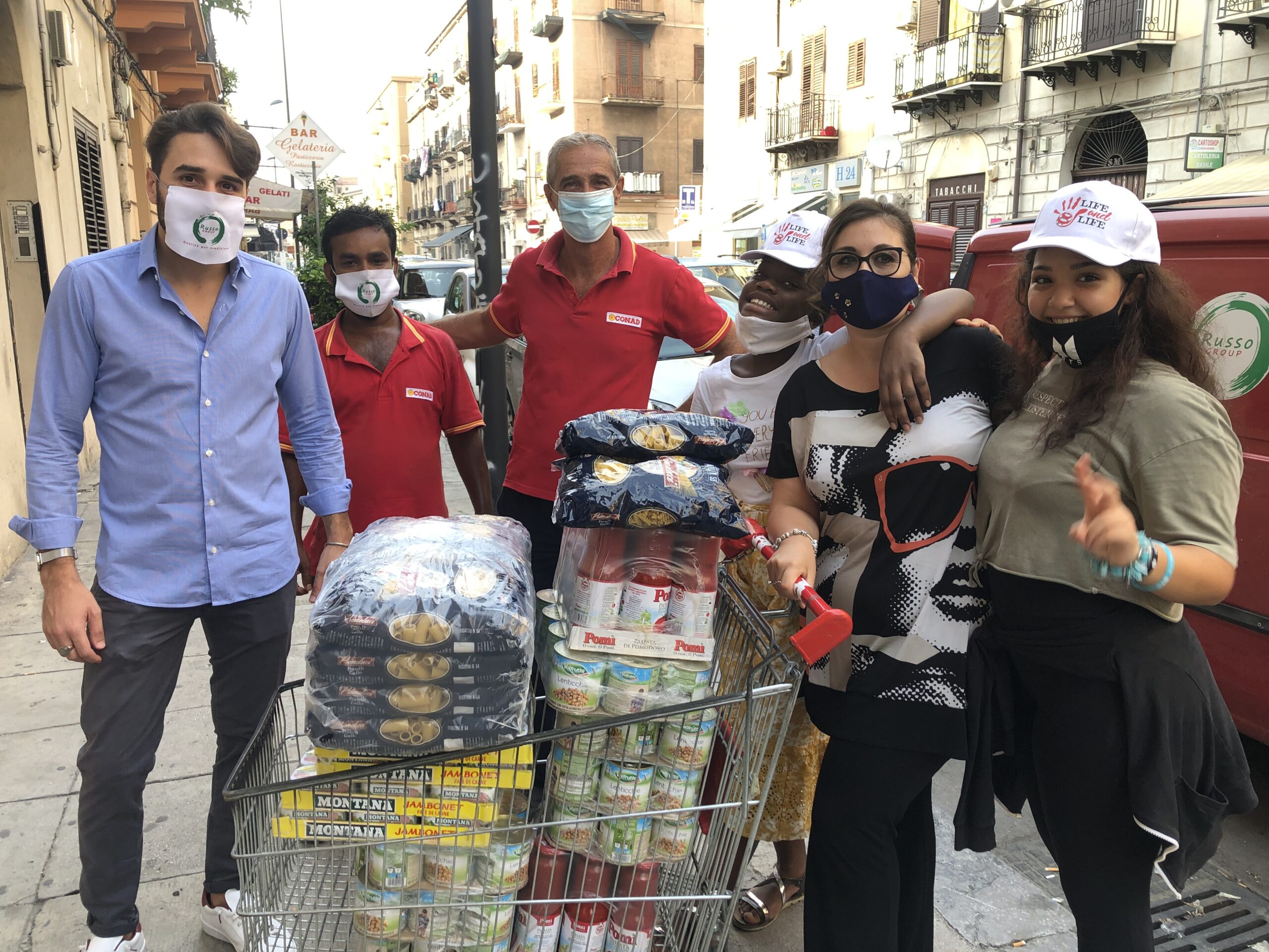 Covid e povertà, la Onlus LIFE and LIFE e Fondazione Intesa San Paolo insieme per assistere i meno abbienti