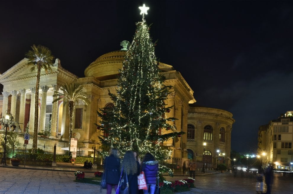 Viaggi a Natale e Capodanno, si tratta ancora ma la linea è di rigore