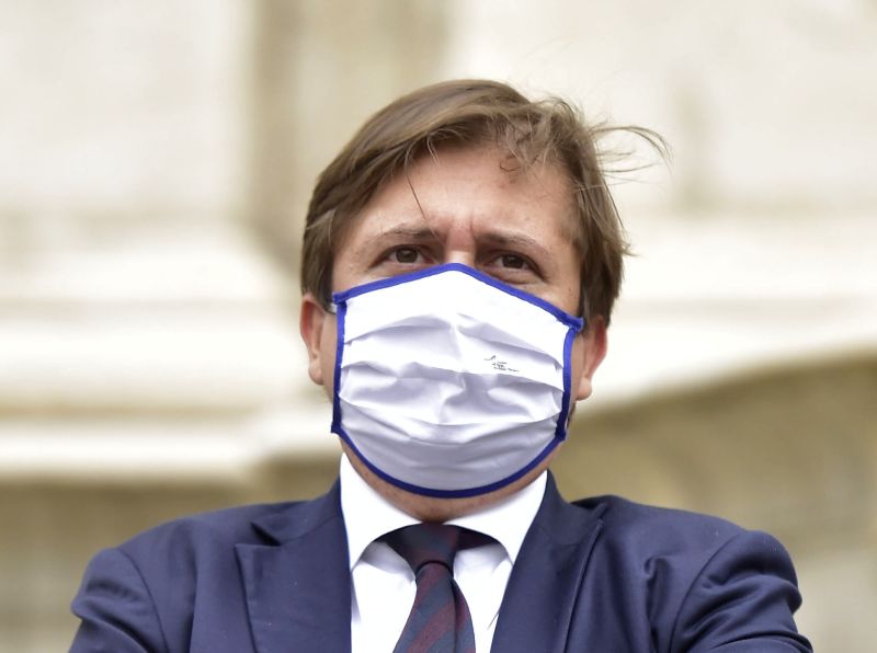 Coronavirus, Sileri “Non si può sottovalutare problema tenuta sociale”