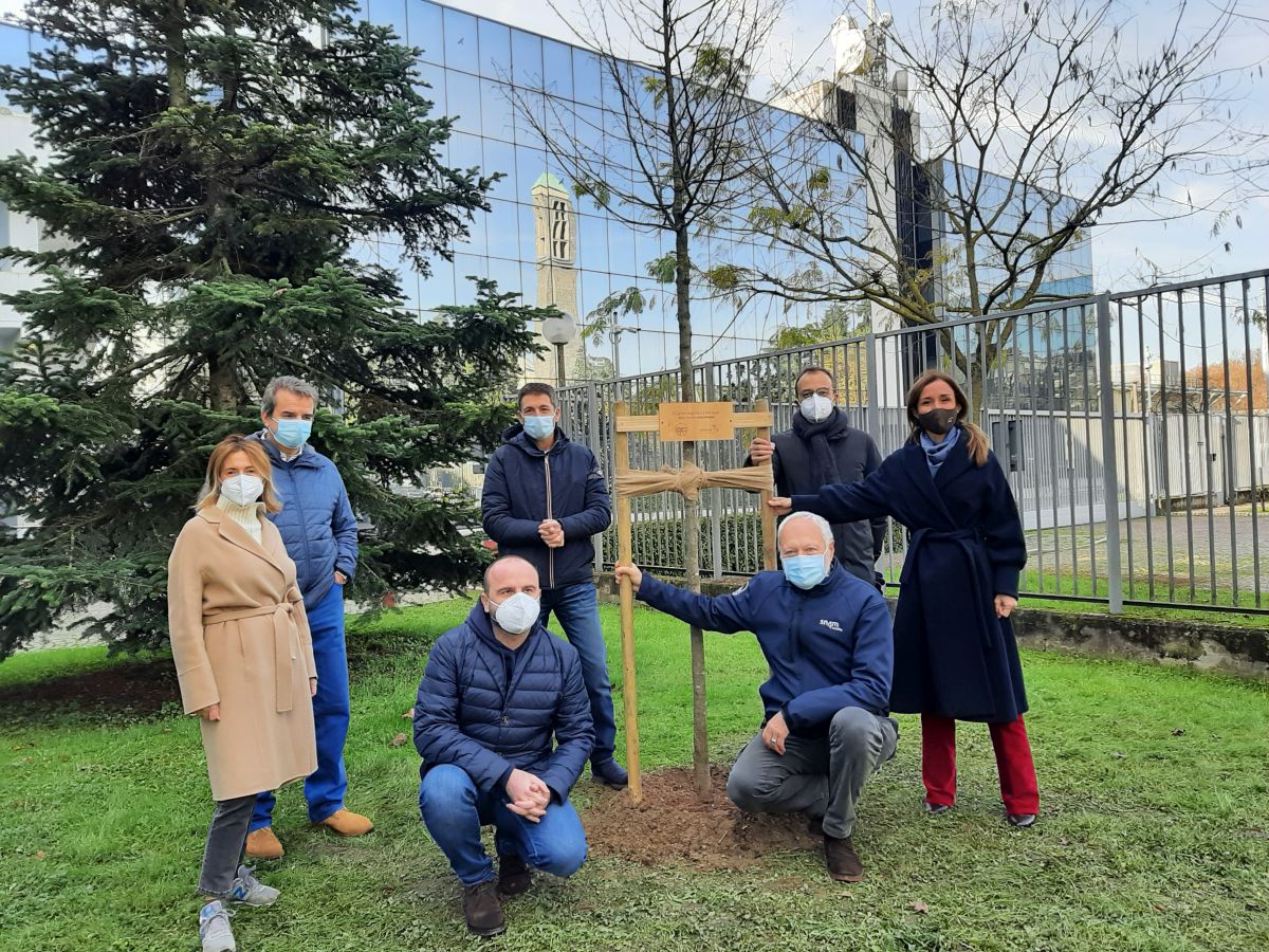 Snam, piantato il primo albero di una foresta di 3 mila piante