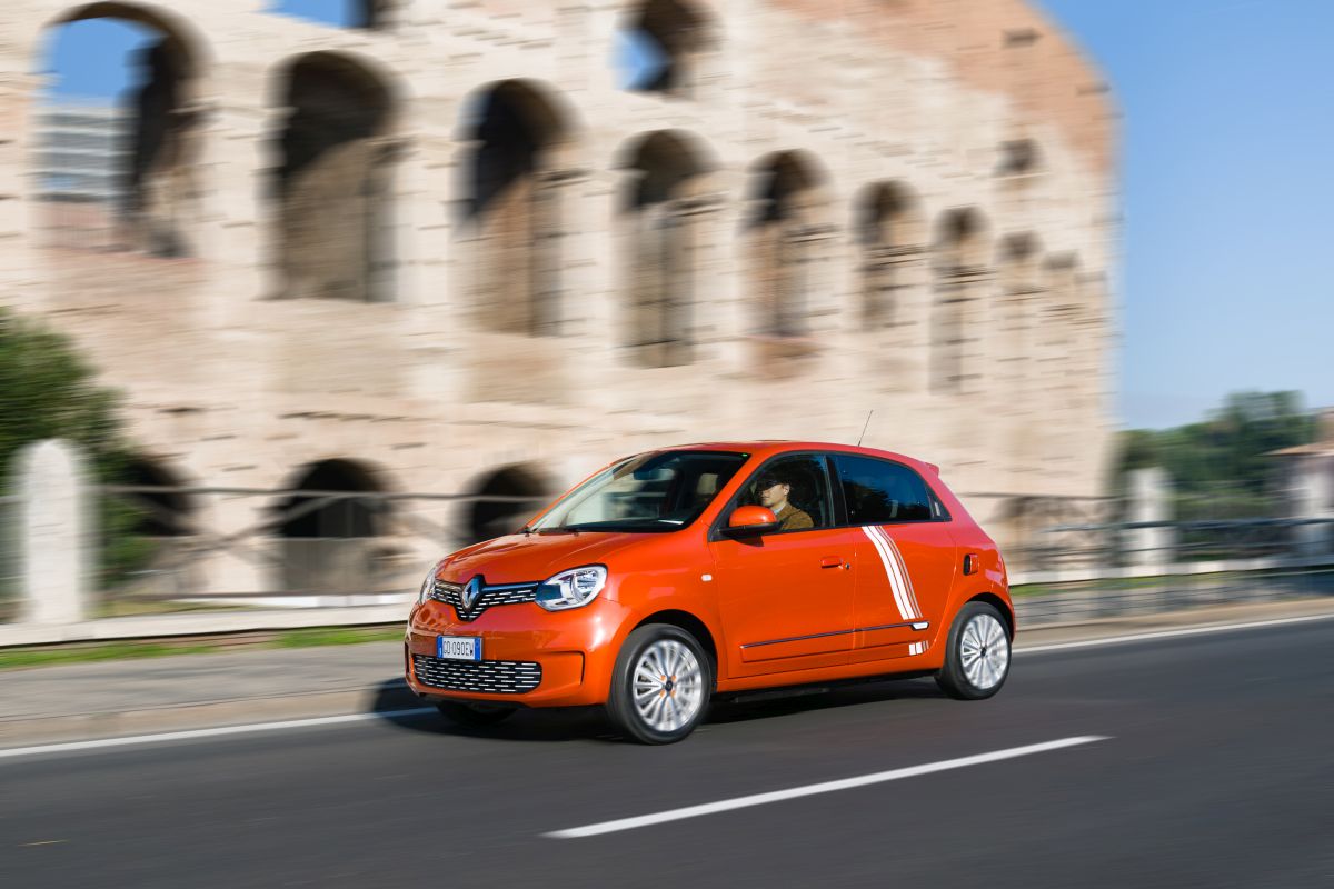Con Renault Twingo Electric puoi vivere la città in spensieratezza