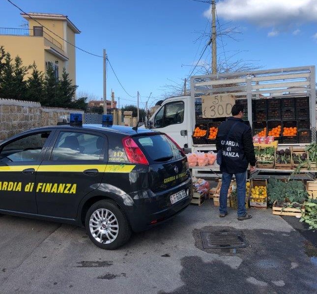 Palermo, abusivismo commerciale: sanzionati 49 venditori