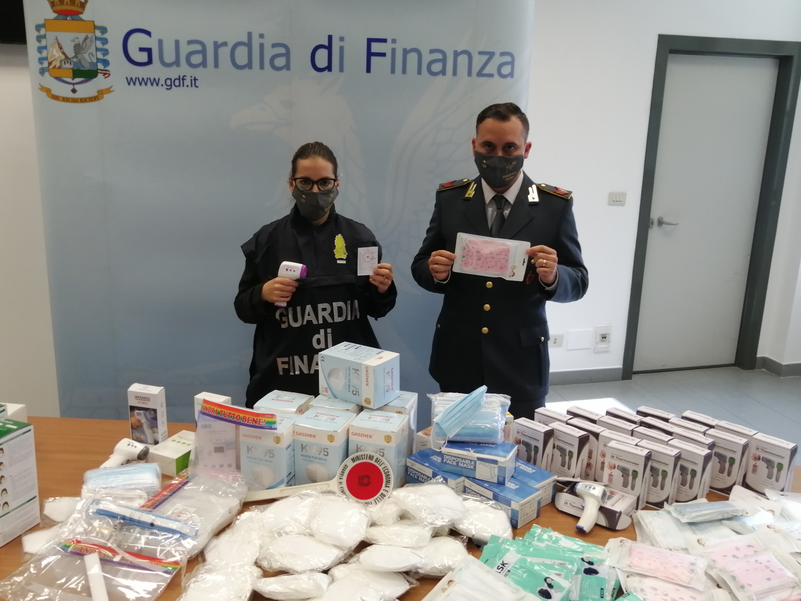 Sequestrati a Palermo dispositivi di protezione senza certificazione