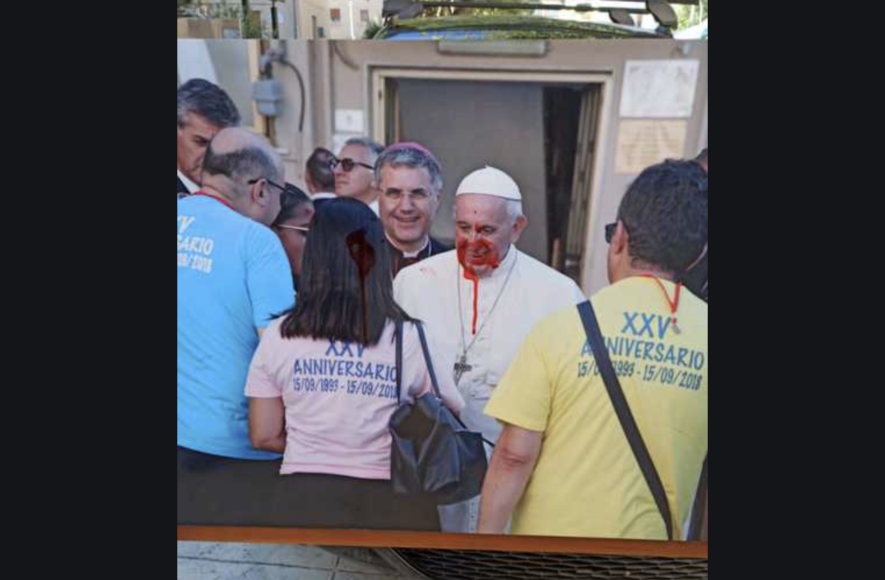 Imbrattate a Palermo foto del Papa e di padre Puglisi