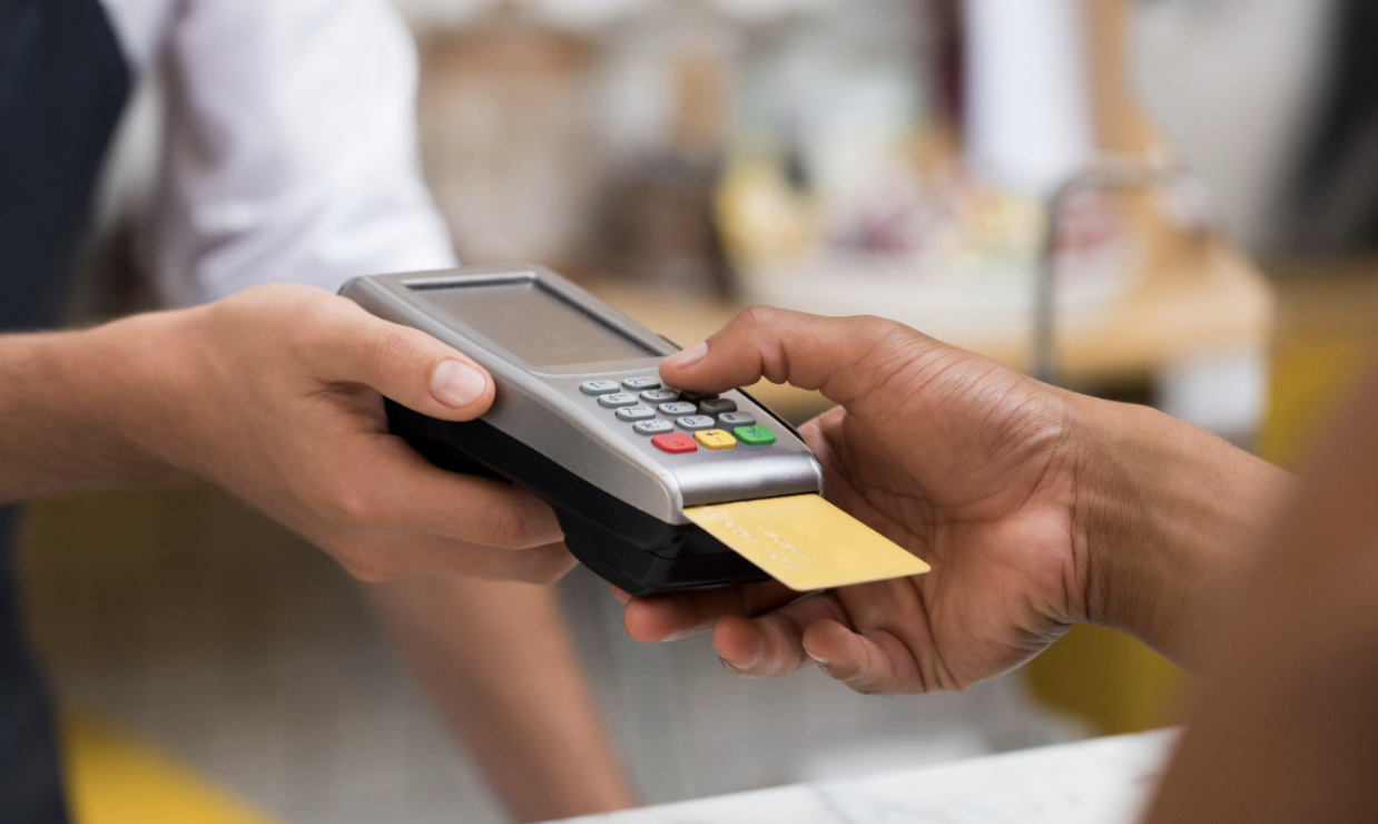 Bonus Natale dal governo per chi acquista con bancomat