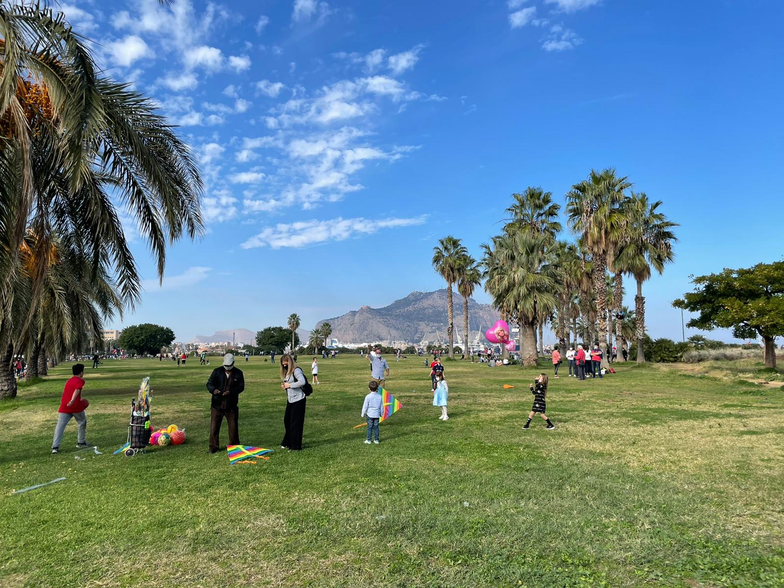 Domenica di divieti a Palermo, ma la gente esce e si muove