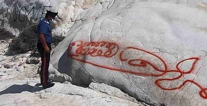 Marna di Punta Bianca deturpata, identificato il responsabile
