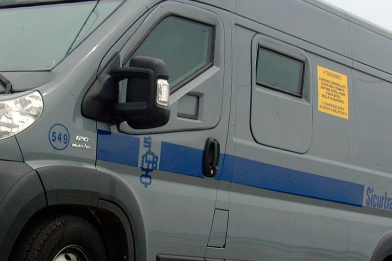 Rapinato portavalori a Palermo, bottino da 100 mila euro