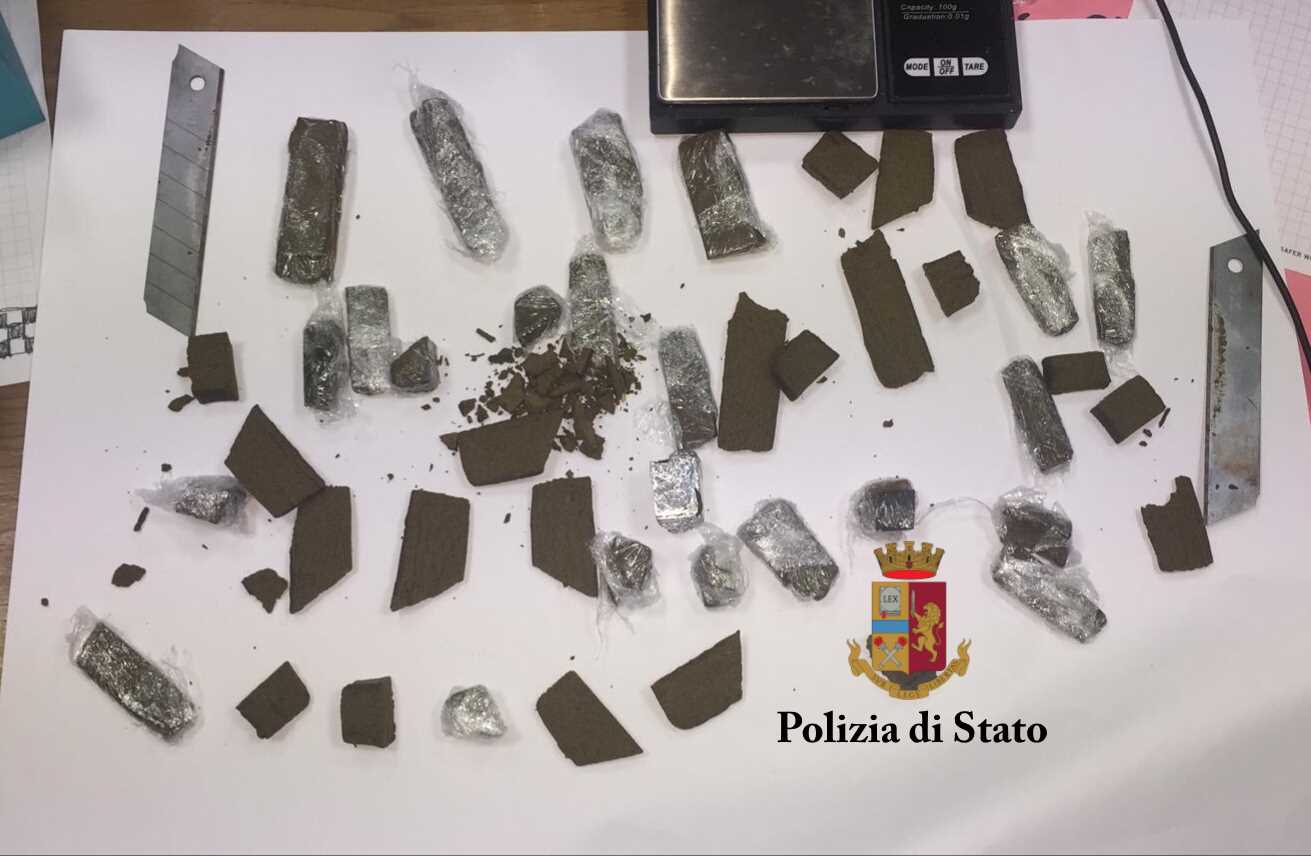 Spacciatori in bici elettrica a Palermo, due arresti