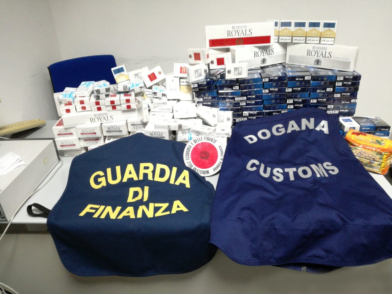 Porto di Palermo, preso contrabbandiere di tabacchi