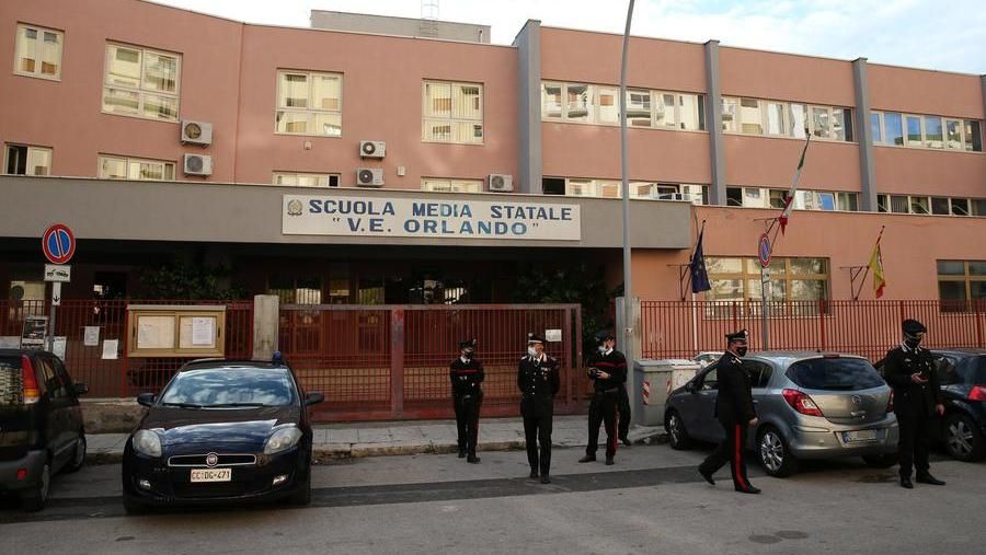 Bimba morta a scuola, decesso per un malore: l’addio dei compagni