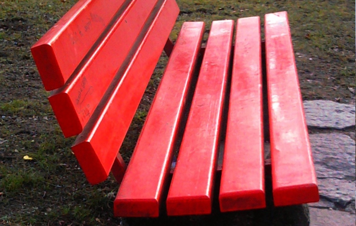 Palermo, “panchine rosse”  contro la violenza sulle donne