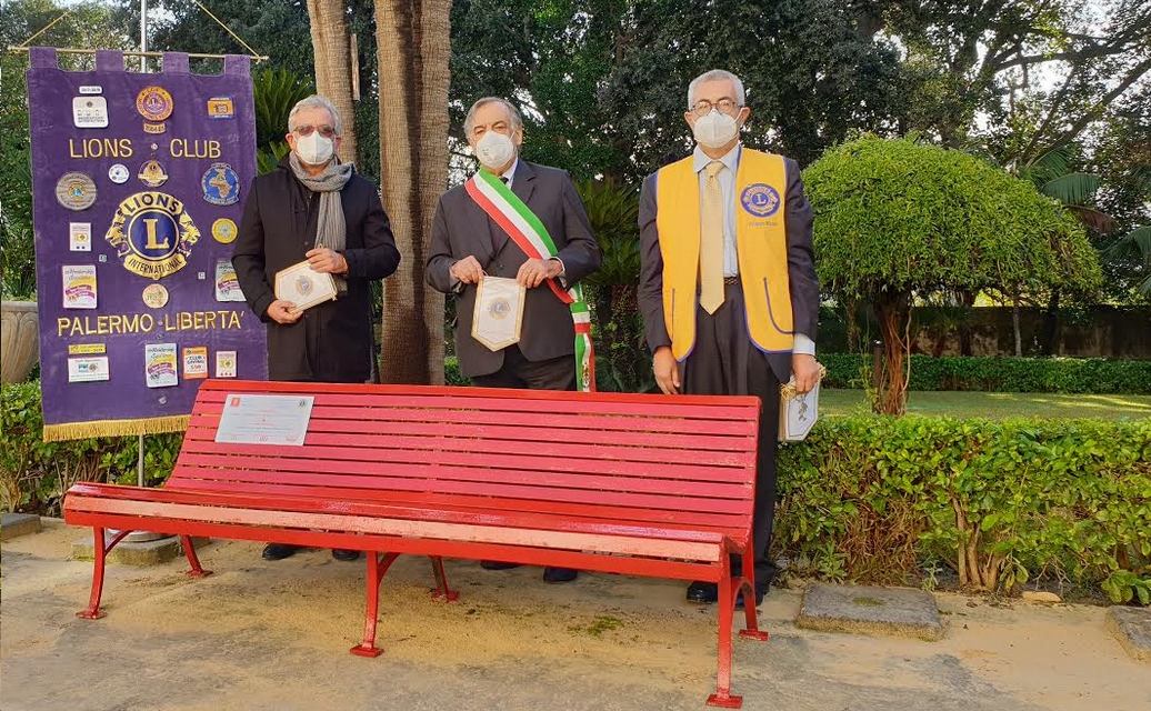 Violenza su donne: una panchina rossa anche a Villa Niscemi