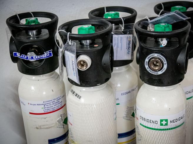 Emergenza ossigeno in Sicilia, mancano bombole per chi è a casa