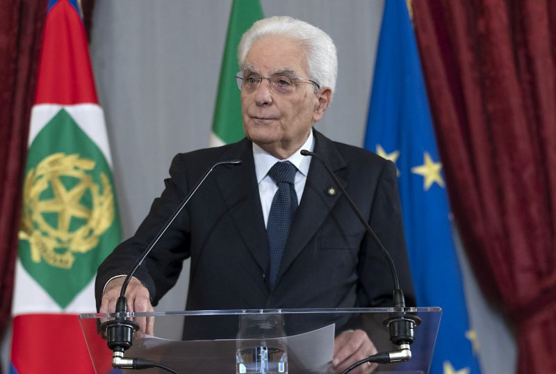 Coronavirus, Mattarella “Ancora sacrifici ma guardare al dopo”