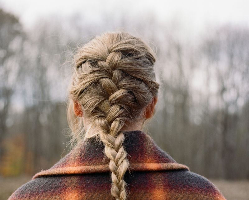 Taylor Swift pubblica a sorpresa il nuovo album “Evermore”