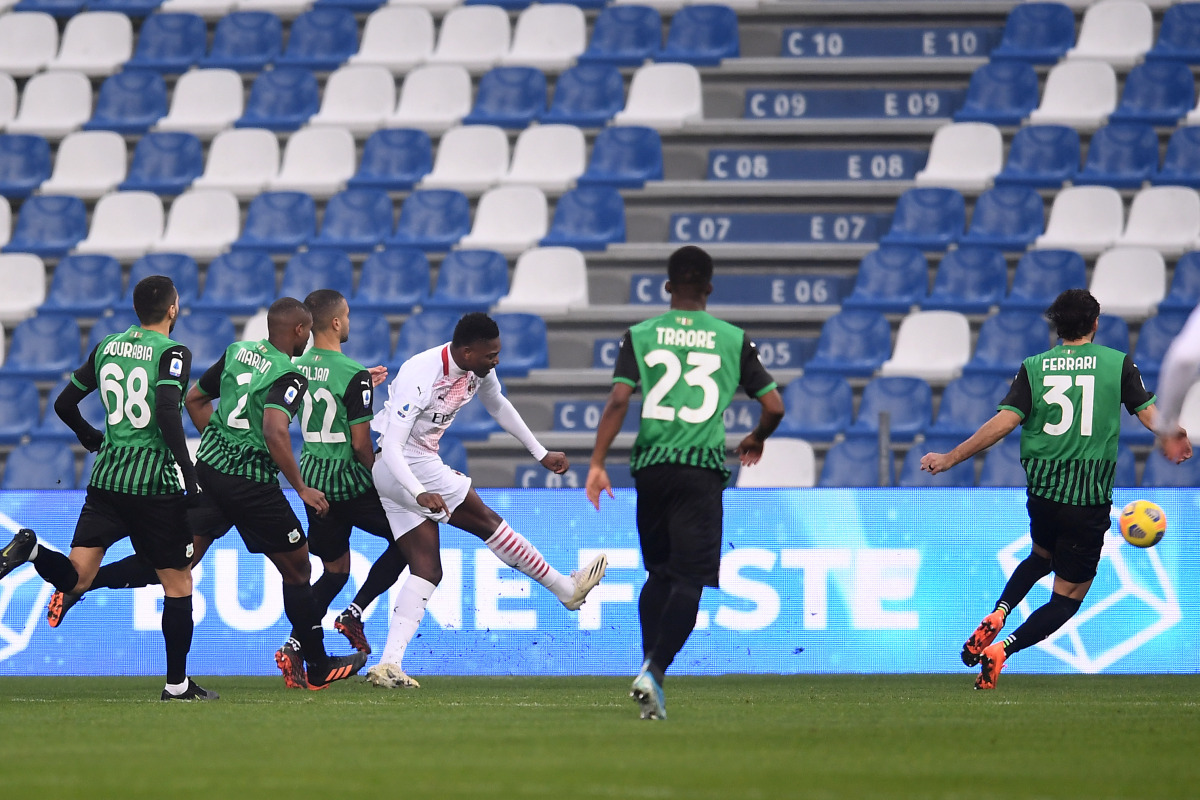 Milan vince e resta in testa, Inter tiene il passo