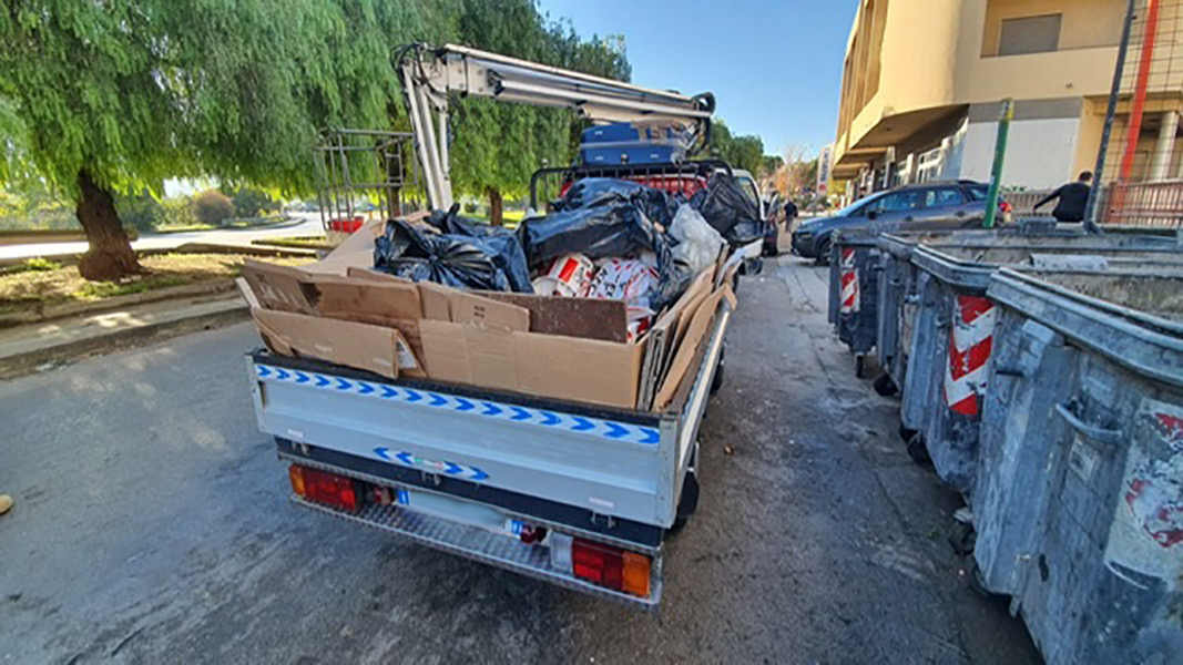 Abbandono illecito di rifiuti Palermo: sequestrato autocarro