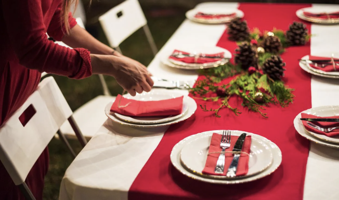 Pranzo di Natale e cenone solo con i conviventi, si decide oggi