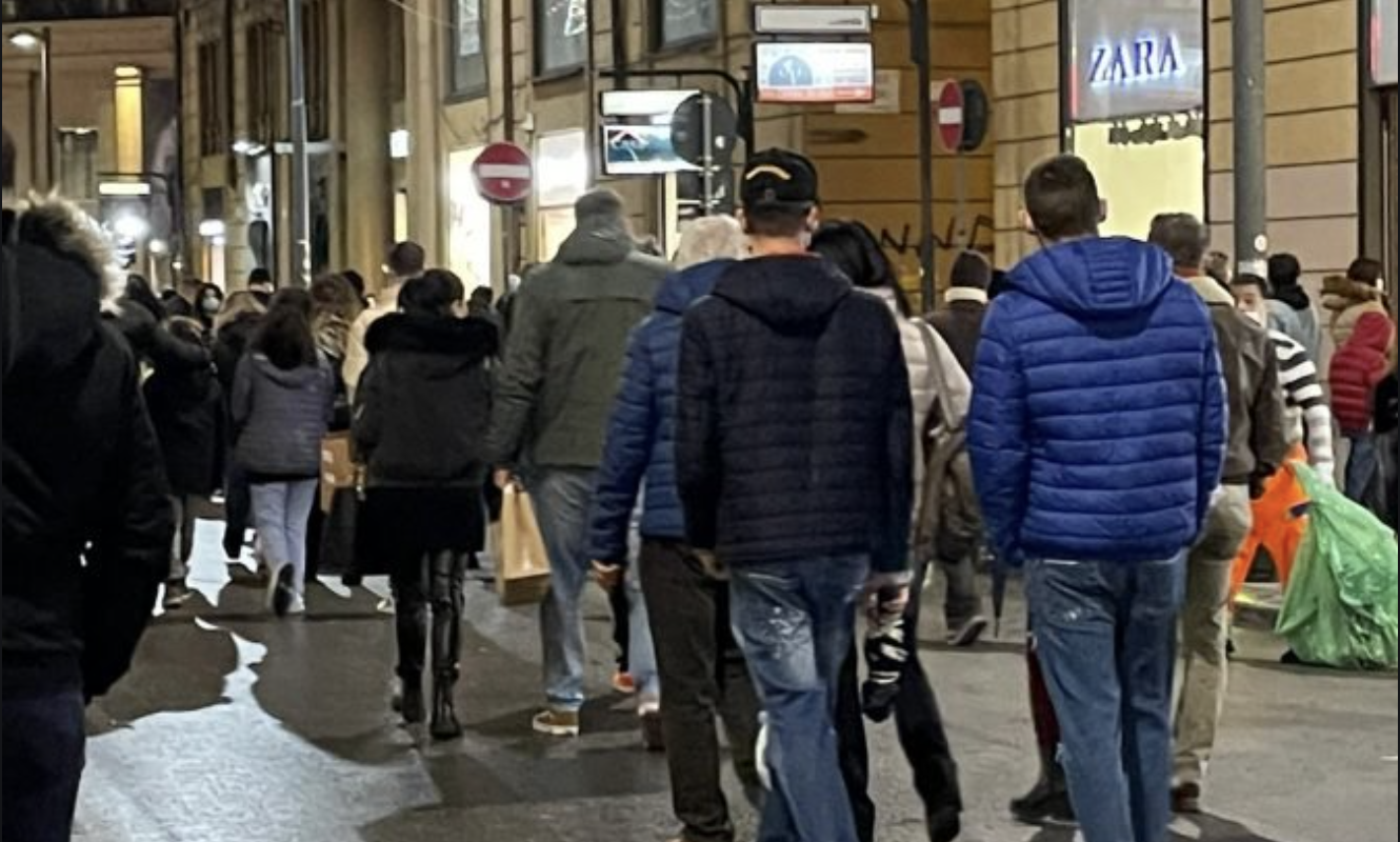 Shopping e rientri, la Sicilia teme impennata casi: troppa gente in giro
