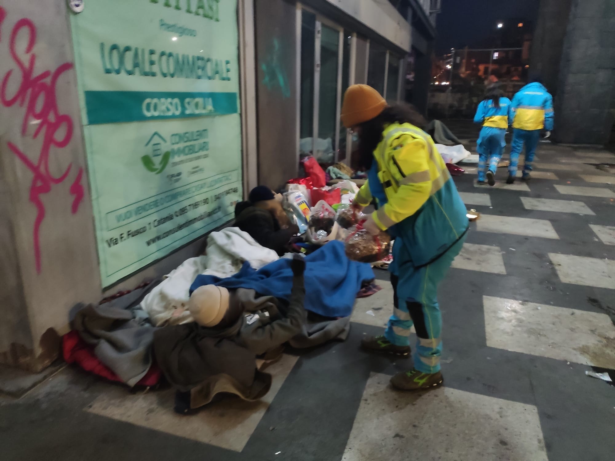 Senzatetto a Catania, Misericordia di Bronte porta cibo e coperte