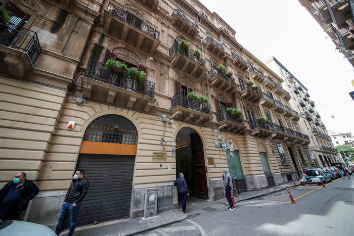 Donna e bimbo muoiono durante un parto d’urgenza a Palermo