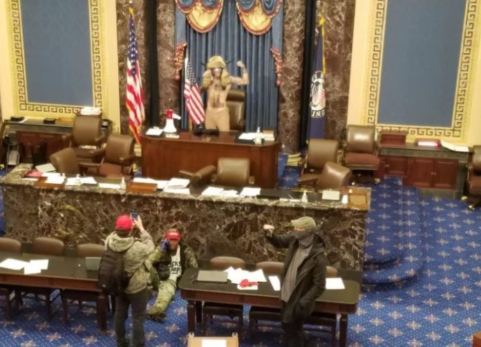 Usa, muore una donna durante l’assalto a Capitol Hill