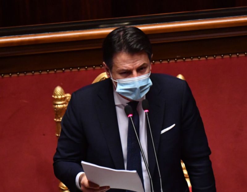 Conte in Senato: “A testa alta, difficile governare con chi dissemina mine”