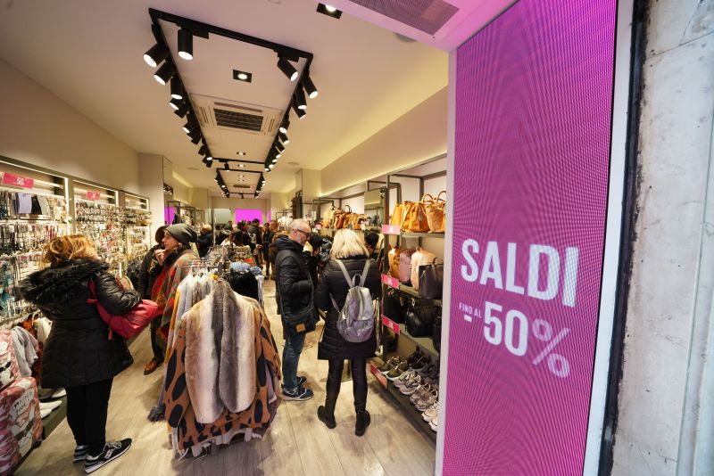 Consumi, saldi al palo e continua la gelata