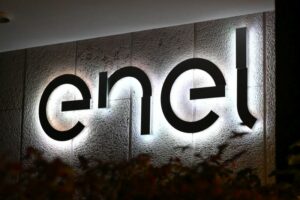 ROMA (ITALPRESS) - Enel e Crédit Agricole CIB (CACIB) hanno siglato il primo contratto per derivati...