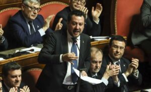 ROMA (ITALPRESS) - "No al Governo con tutti dentro. O c'è un Governo serio che si mette d'accordo su...