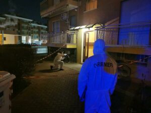 TORINO (ITALPRESS) - Intorno alle 3 di questa notte, in una abitazione di Carmagnola, nel Torinese...