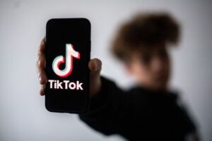 Il dubbio che si tratti di un'altra vittima delle sfide su TikTok c'è ma non esiste ancora alcuna...