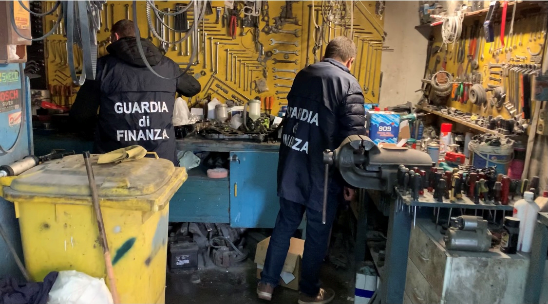 Autofficina abusiva nel palermitano, denunciato il titolare
