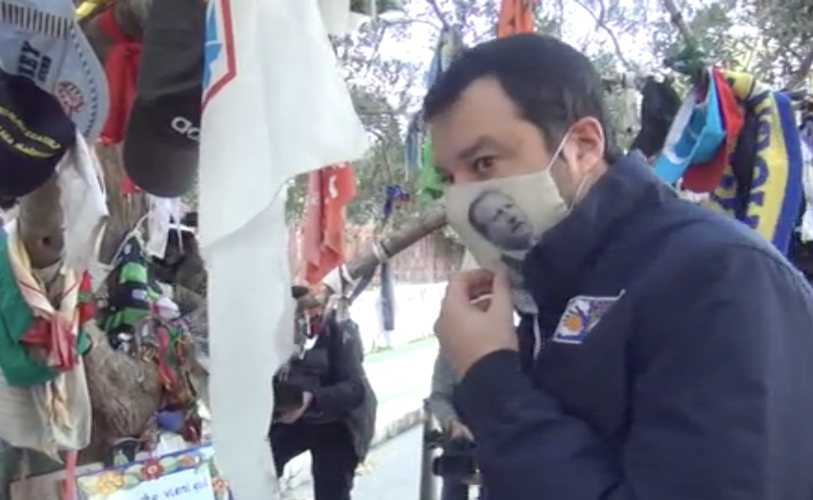 Salvini arriva a Palermo e va in via D’Amelio con mascherina a tema