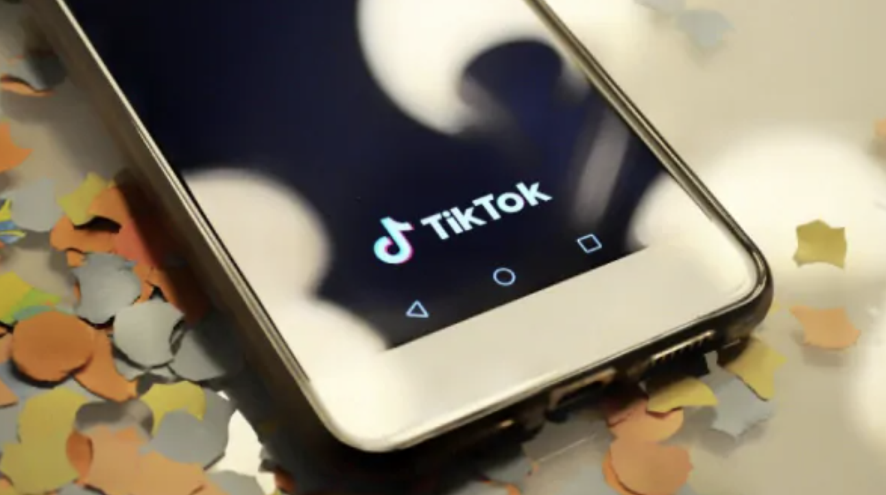 Bimba soffocata a Palermo, Osservatorio vittime: “Vietare i social ai bambini”