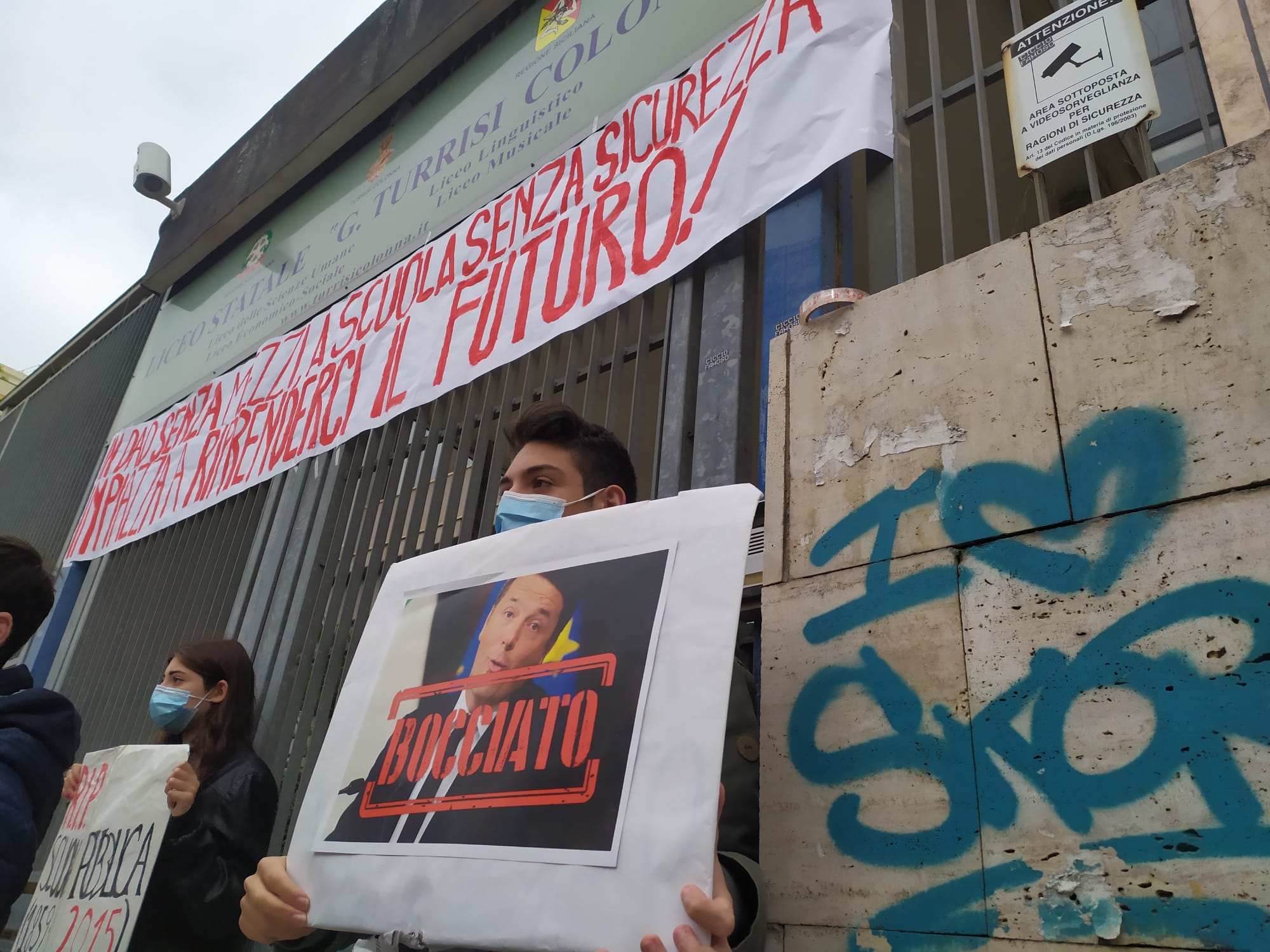 Rientro a scuola in sicurezza: studenti in piazza a Catania