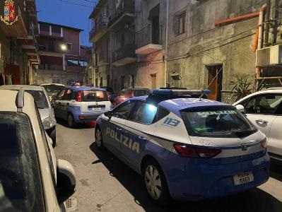 Catania, controlli della polizia a Librino: sequestri e denunce