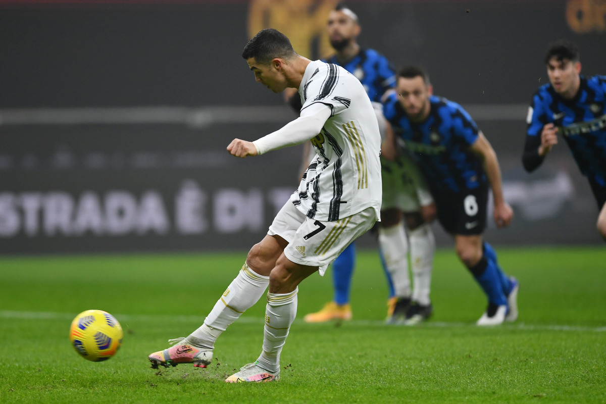 Doppietta CR7 e Inter ko, la Juve vince 2-1 a San Siro