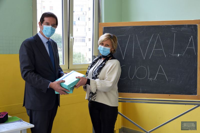 Covid, tablet e app contro la povertà educativa a Palermo