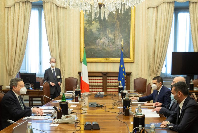Draghi incontra Regioni ed enti locali, priorità Recovery e piano vaccini