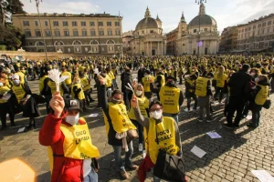 ROMA (ITALPRESS) - "Il gioco legale in Italia è ormai allo stremo: le restrizioni dovute...