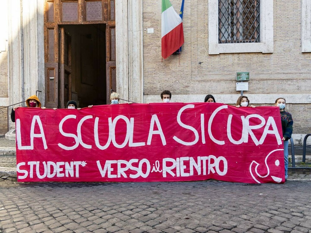 Ripartono le superiori in presenza in Sicilia, ma c’è chi resta in DaD