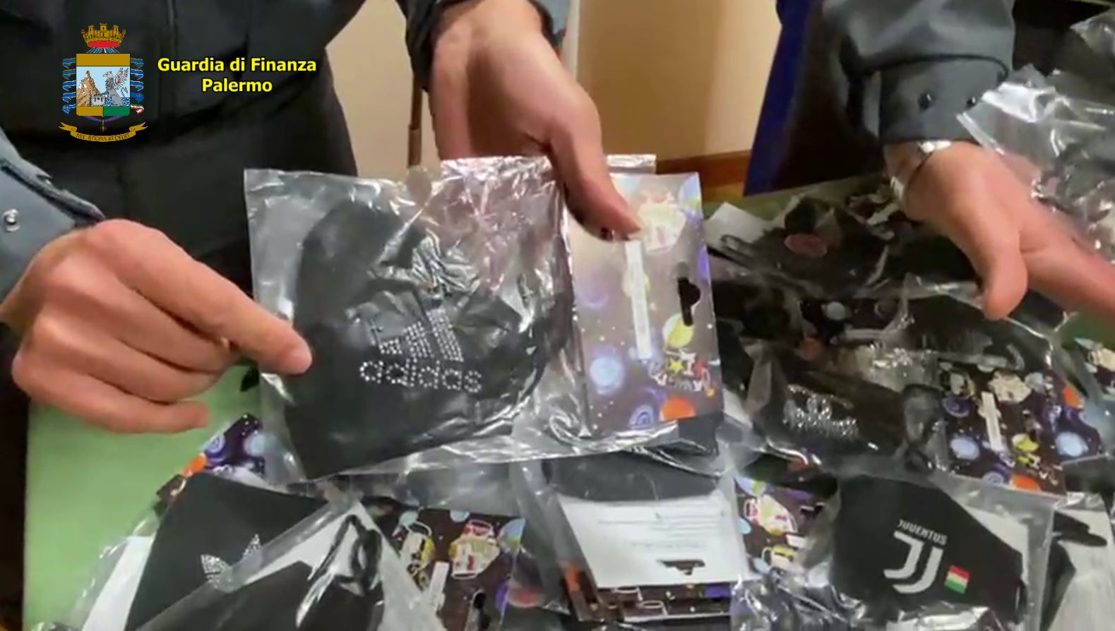 Mascherine griffate e non a norma: maxi sequestro nel palermitano